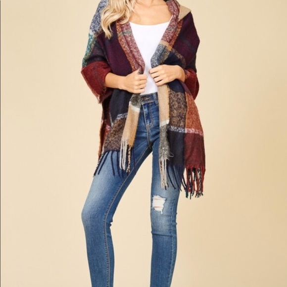 LAST ONE - Plaid wrap with hood - Picture 5 of 7