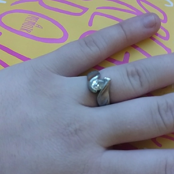 Old oval false diamond ring - Picture 1 of 1