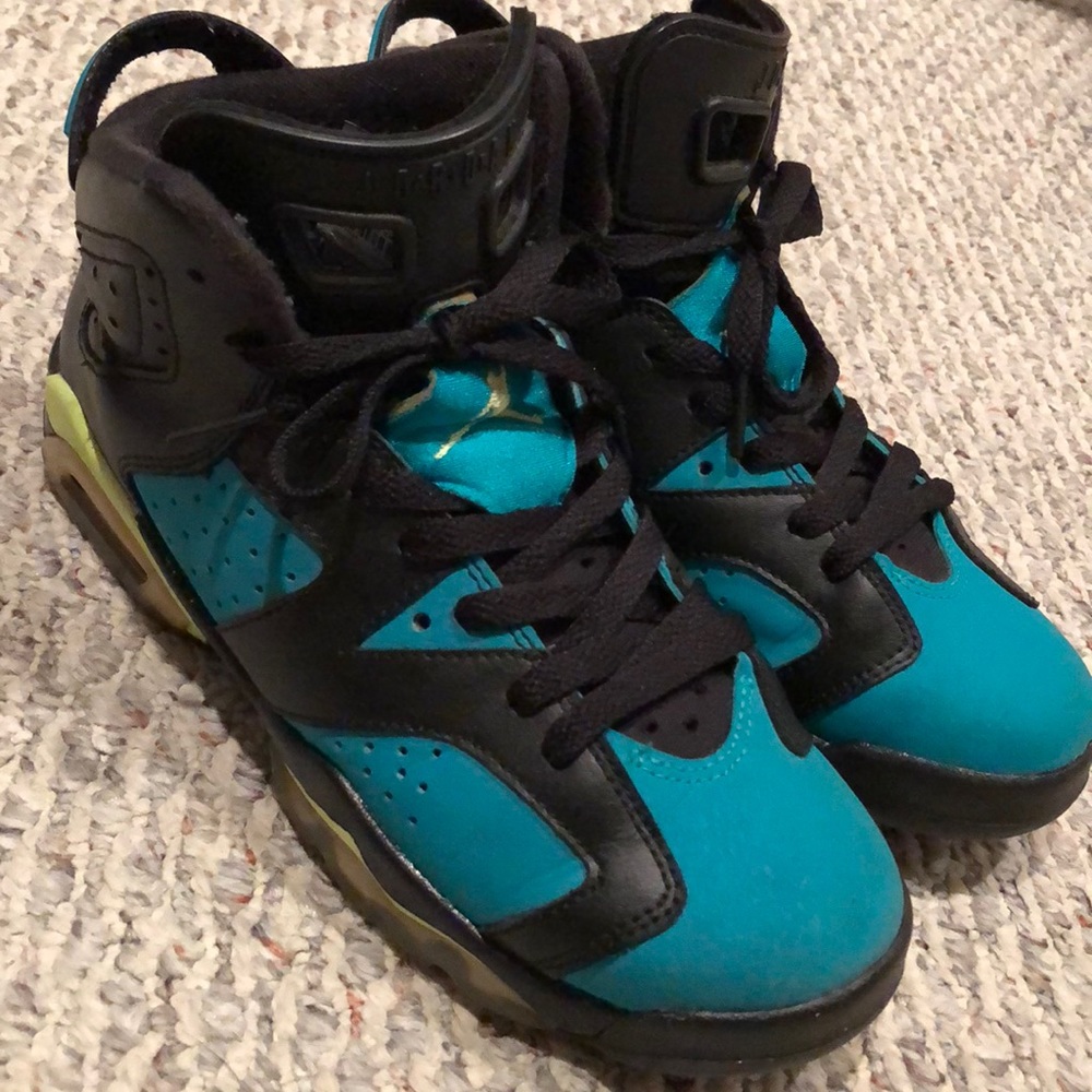 Air Jordan VI Retro - 6.5Y / 8W