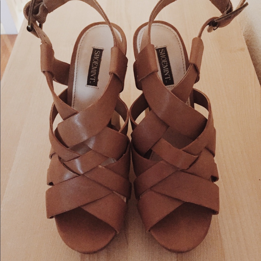 Thick Cross Cross Strap Platform Sandal Wedges - Picture 2 of 5