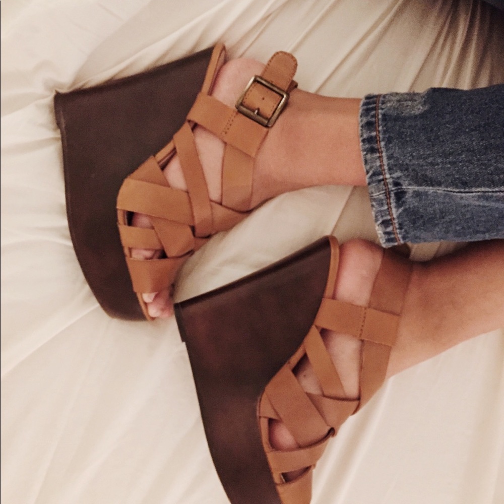 Thick Cross Cross Strap Platform Sandal Wedges