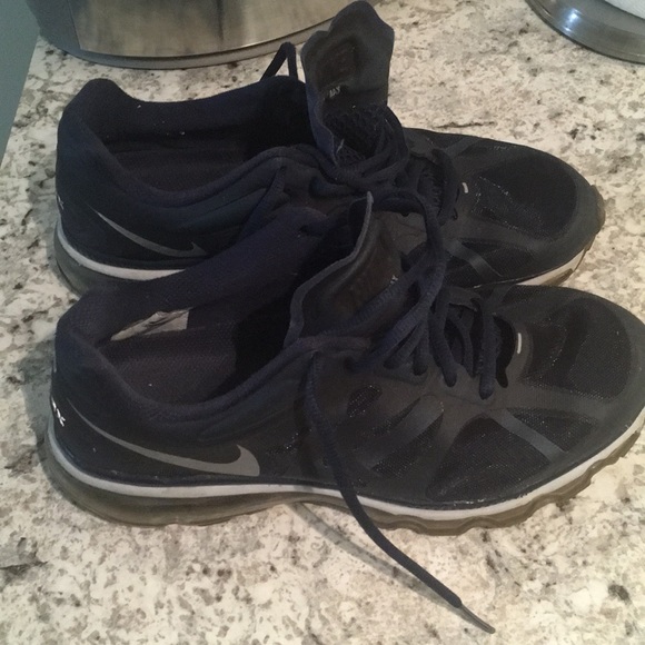 Nike - Picture 2 of 3