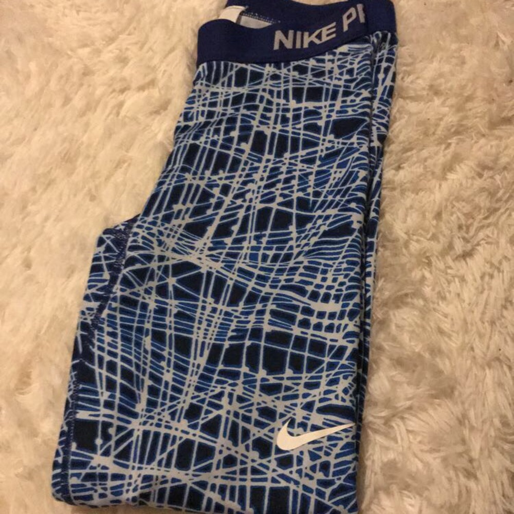 Nike pro dri fit capri leggings