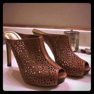 Vince Camuto peep toe heel size 9.5