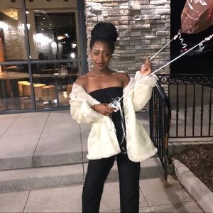 Meet your Posher, Venida