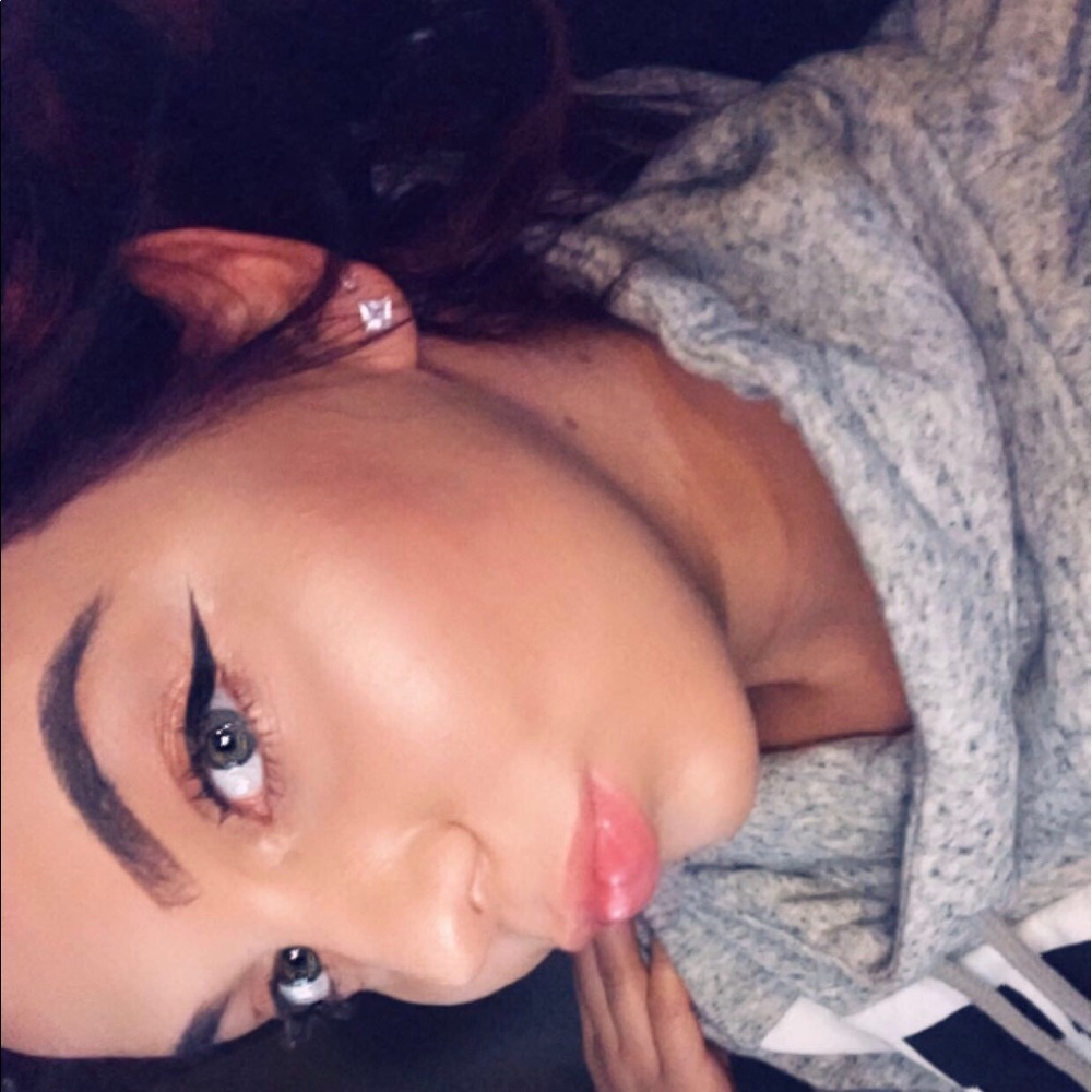 Meet your Posher, Alma