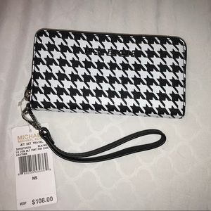 Michael Kors Jet Set Wallet Black and White