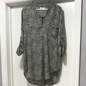 Women’s Lush Roll Tab Sleeve Tunic Shirt. Size M