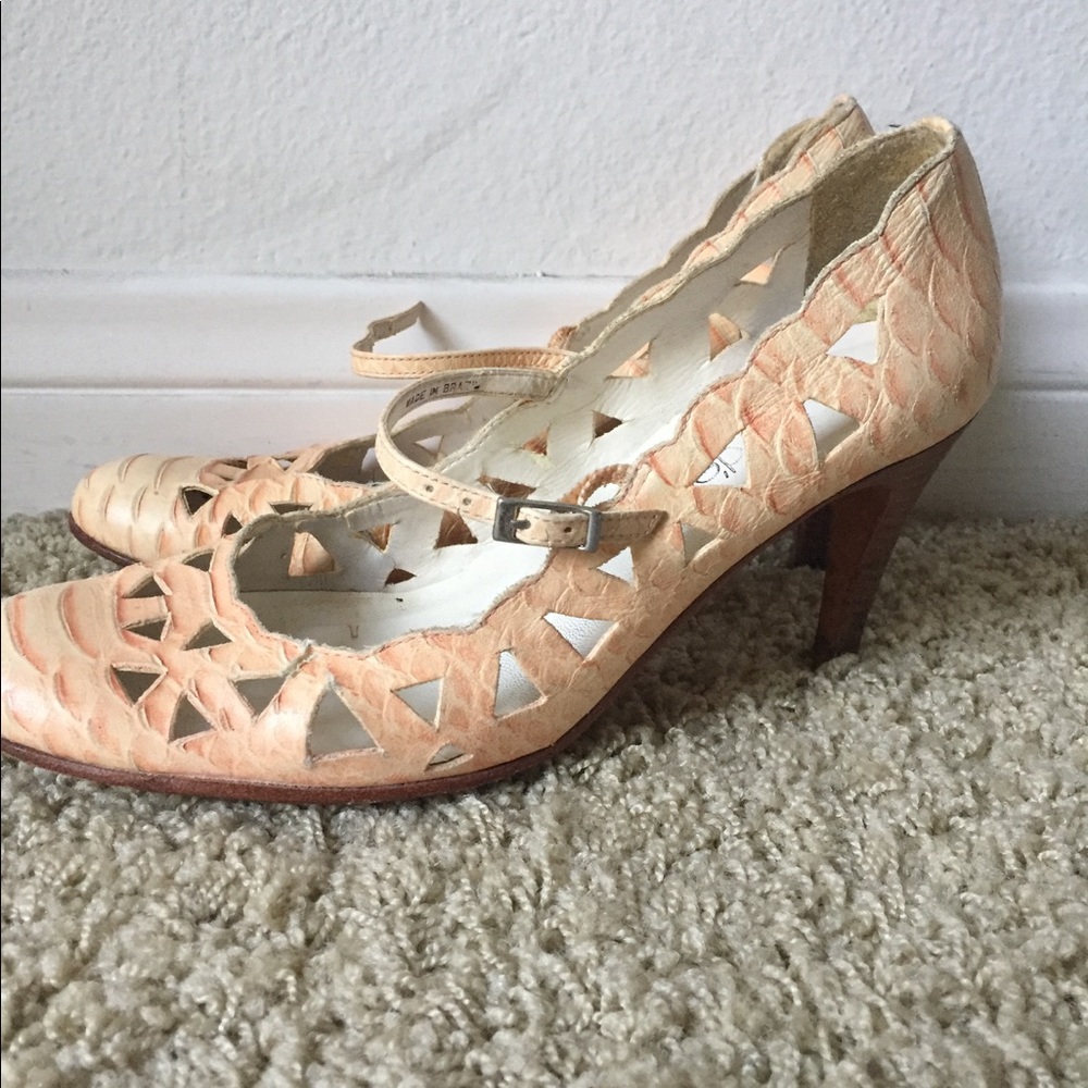 Coup d'etat Mary Jane heels