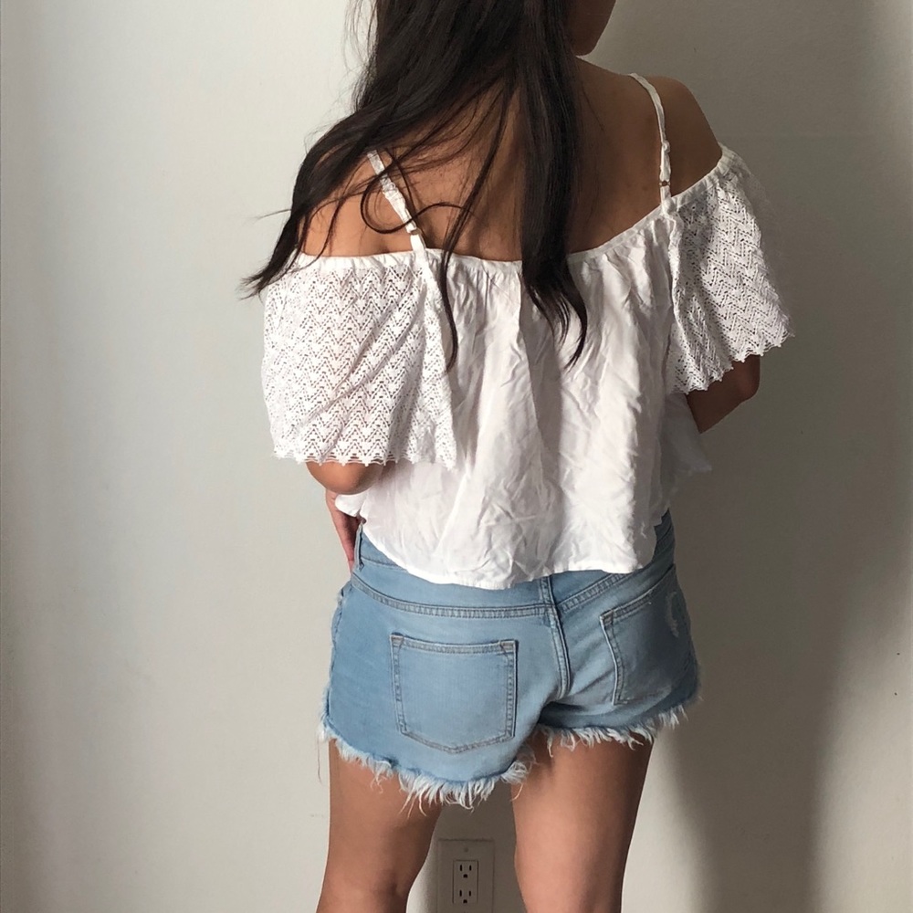 Crochet White Crop Top - Picture 2 of 3