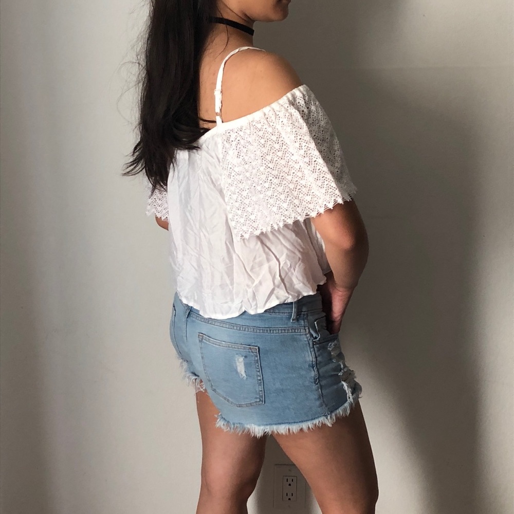 Crochet White Crop Top - Picture 3 of 3