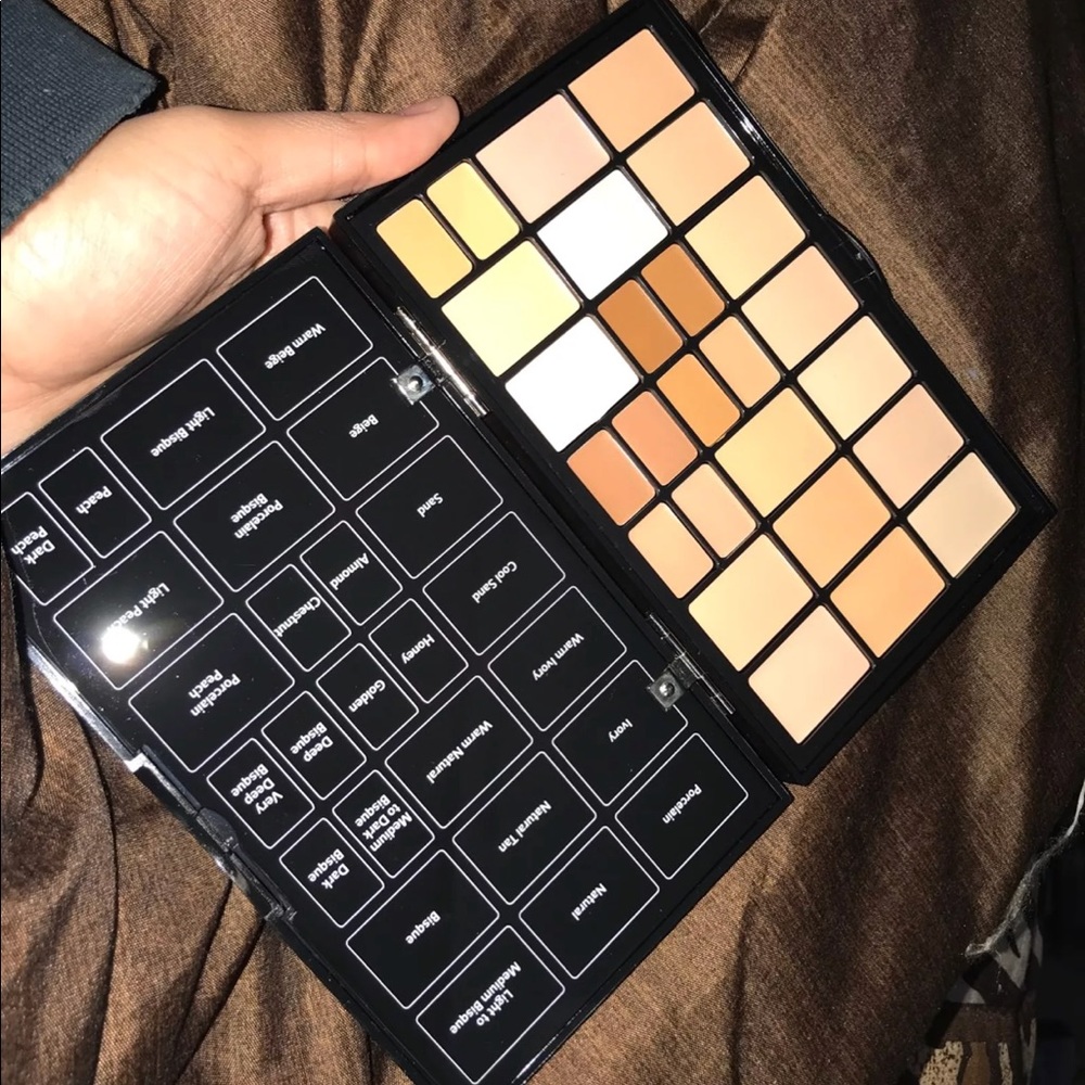 Bobbi Brown BBU Face Palette.