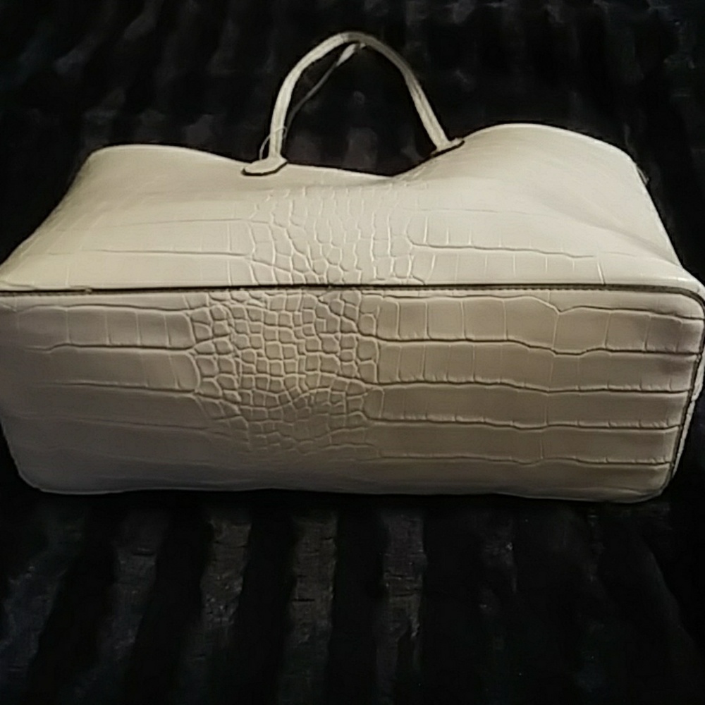 Purse - Picture 2 of 5