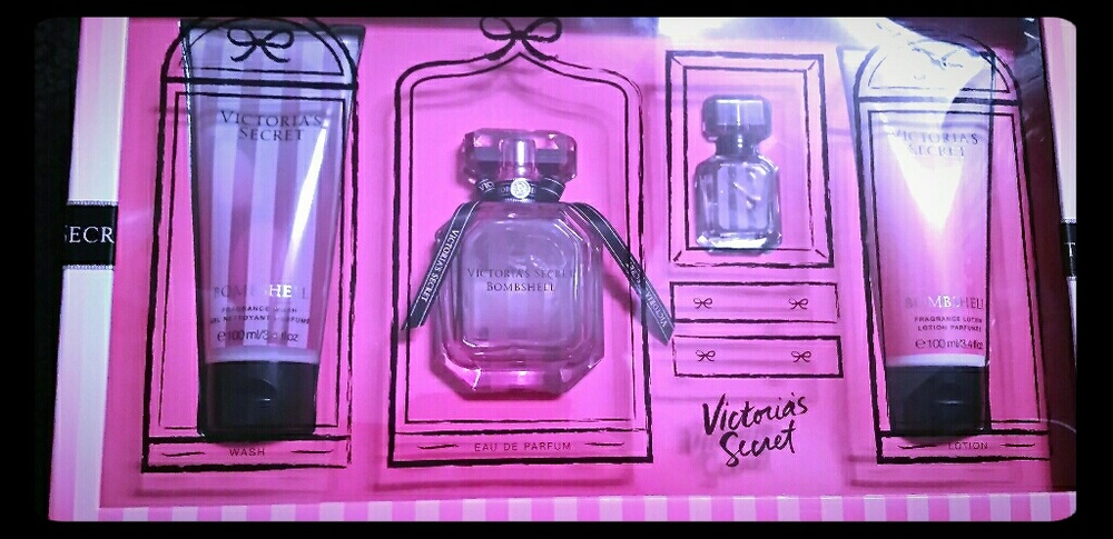 Bomb Shell Gift Set by Victoria's Secret/SOLD