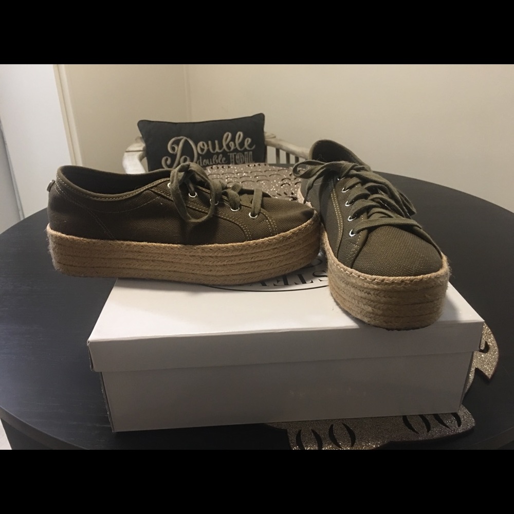 Steve Madden olive green platform shoes