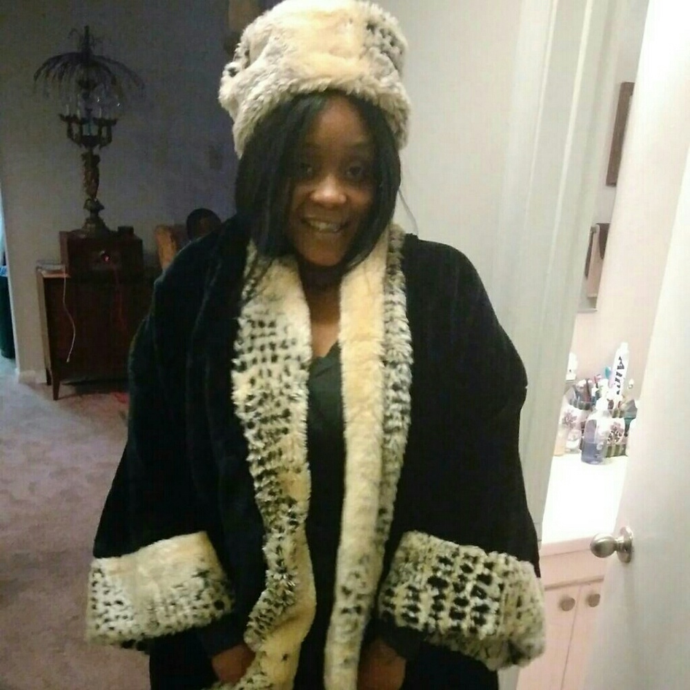 BLACK/WHITE FUR COAT&HAT