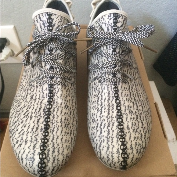 Adidas Yeezy 350 Turtle Dove cleats size 12.5 main image 6