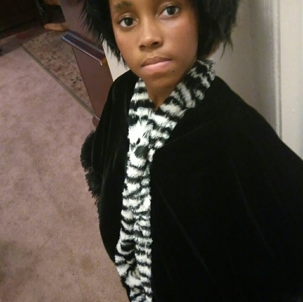 BLACK/WHITE COAT&HAT