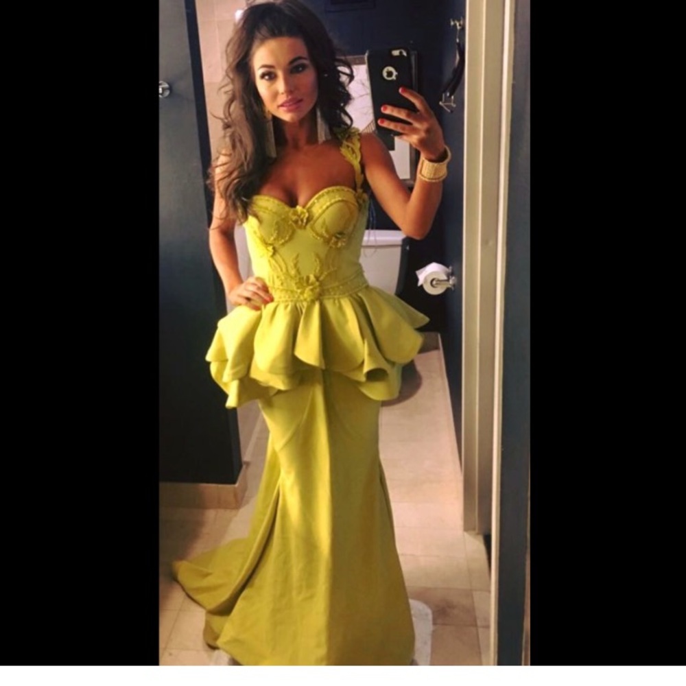 Mnm couture Found sarkis gown yellow size 2