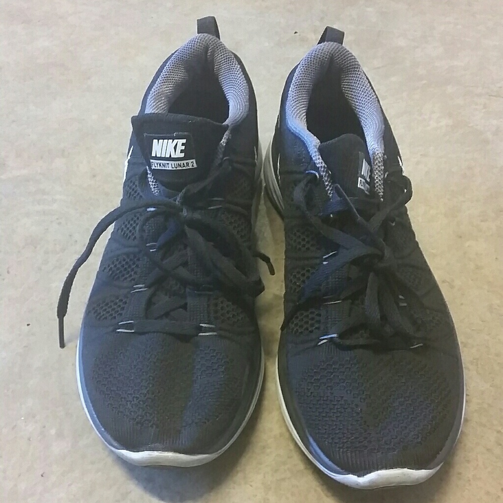 Women's nike shoes size 8.5