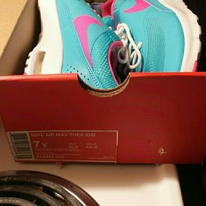 Women's Nike shoes size 7 (brand new sent wrong