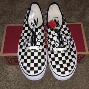 Authentic (Golden Coast) Black/White.