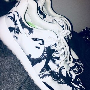 PALM TREE NIKE ROSHES SIZE 8