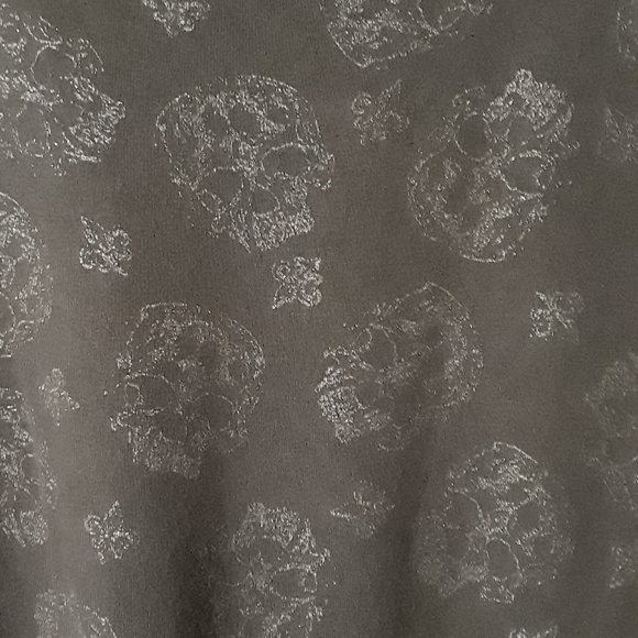 Rock & Republic Skull tee - Picture 2 of 3