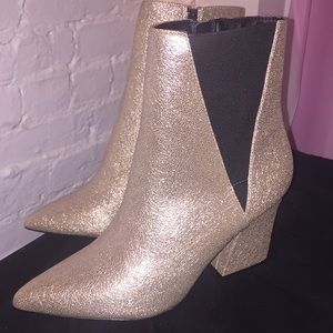 BRAND NEW never worn Express shiny gold booties ✨