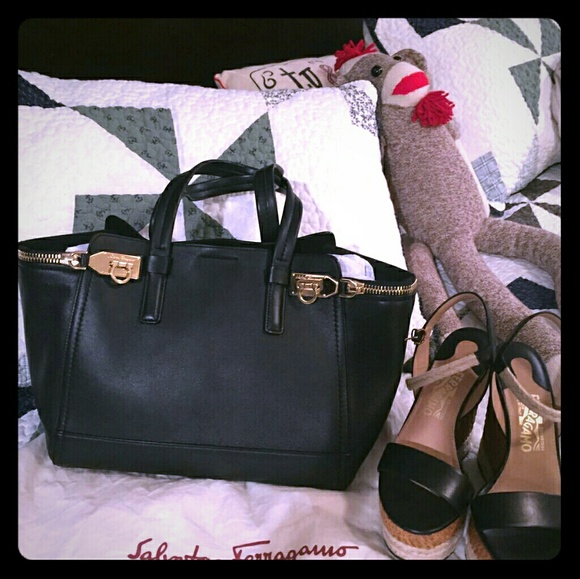 Salvatore Ferragamo Verve Tote - Picture 1 of 8