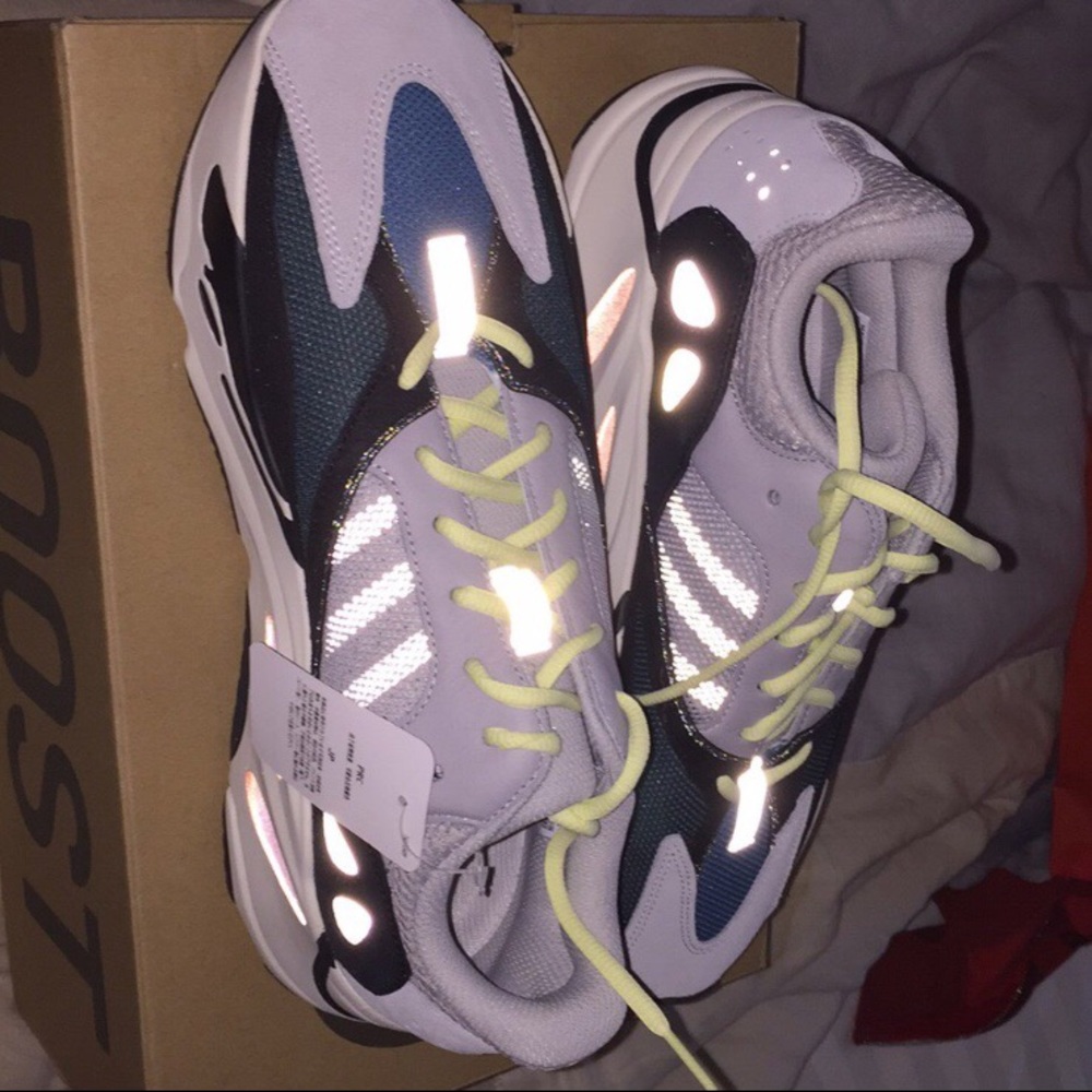 Yeezy wave runner 700