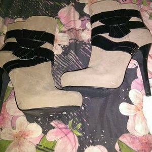 Womans heel boots