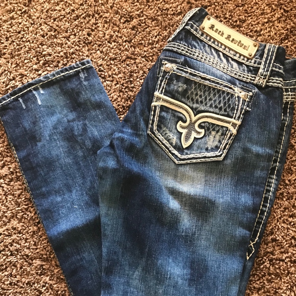 Rock revival Ali straight