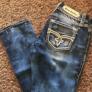 Rock revival Ali straight