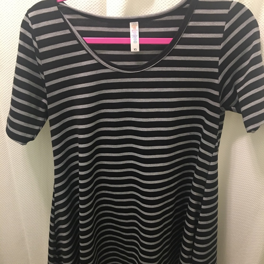 Xs Lularoe classic tee black and gray 🦄