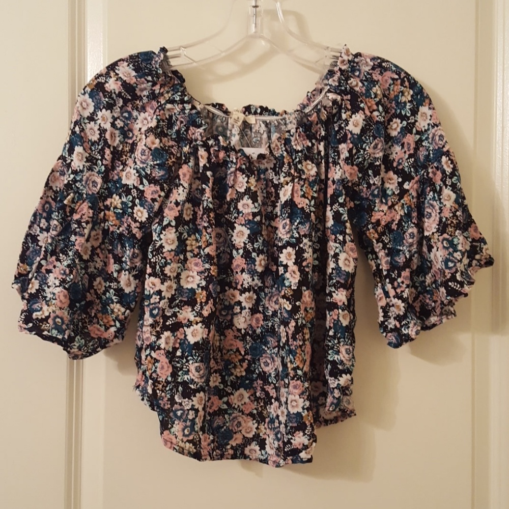 Off shoulder crop top