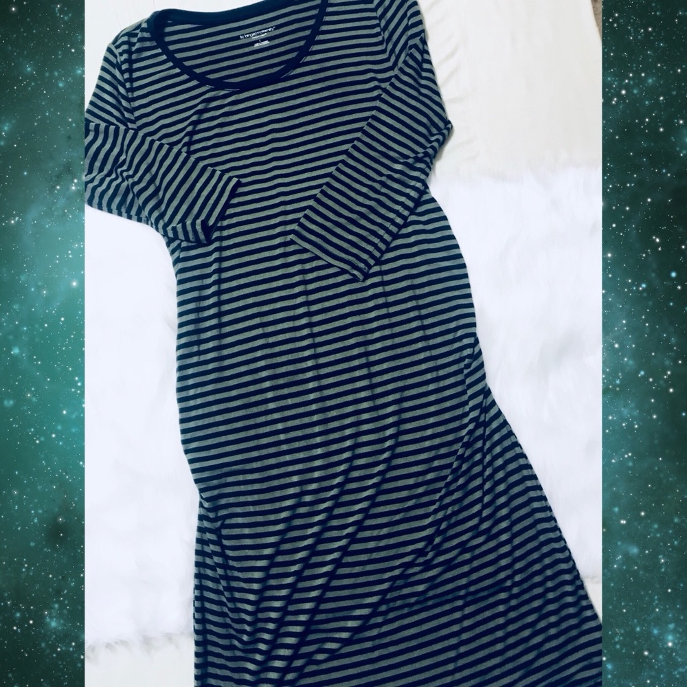 Liz Lange 3/4 Sleeve Midi Maternity Dress