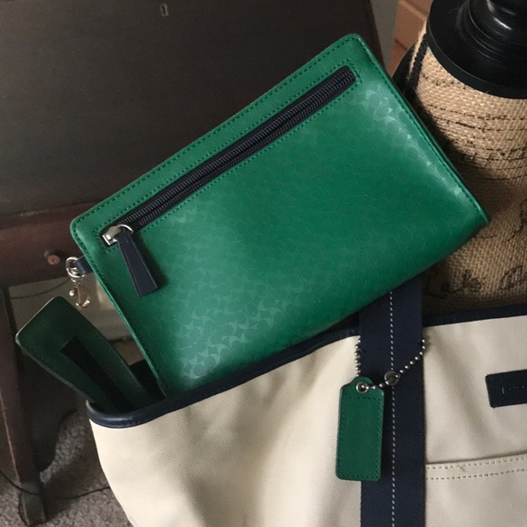 Coach - Picture 2 of 3