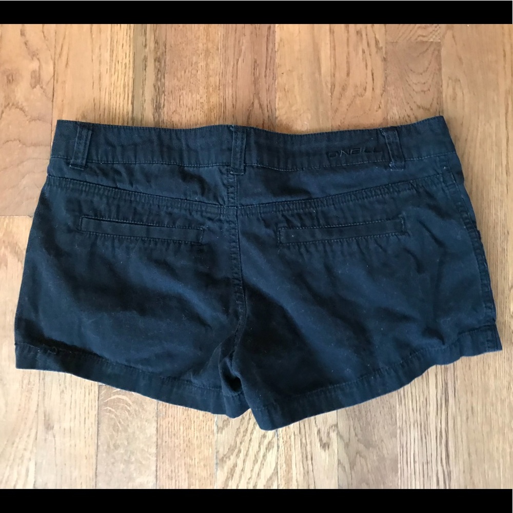 Short shorts - Picture 2 of 2