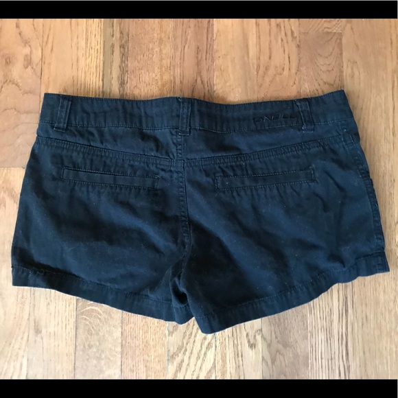 Short shorts - Picture 2 of 2