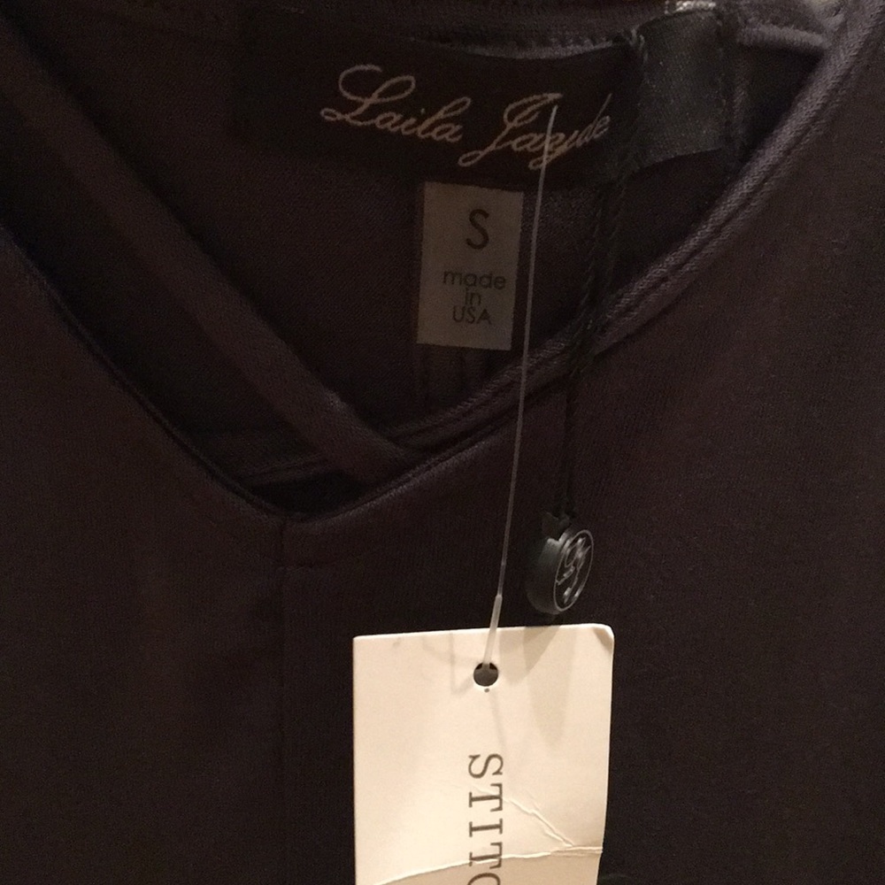 NWT Laila Jayde Balinda Cold Shoulder Top Size S - Picture 2 of 5