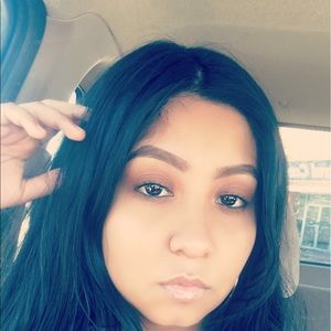 Meet your Posher, Heleni