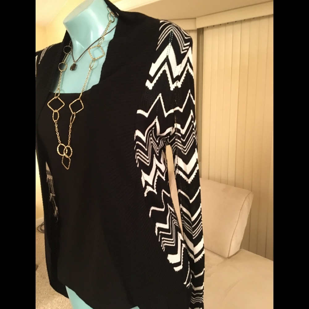 Final ↘️ drop 🌺 Beautiful chevron open cardigan