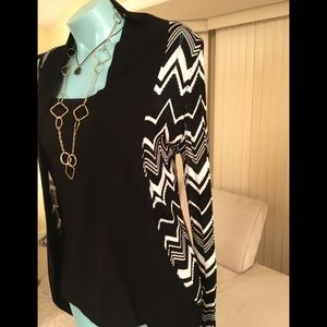 Final ↘️ drop 🌺 Beautiful chevron open cardigan