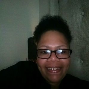 Meet your Posher, Monique