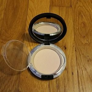 Younique Mineral Touch Pressed Powder in Scarlet