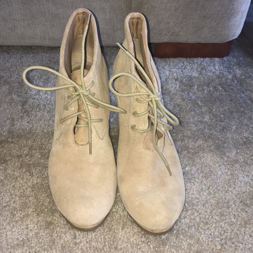 Bandolino Tan Booties