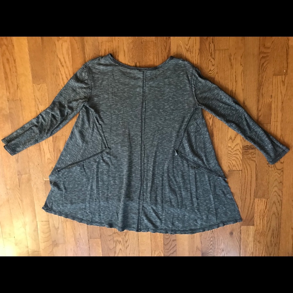 Flows gray thermal knit top