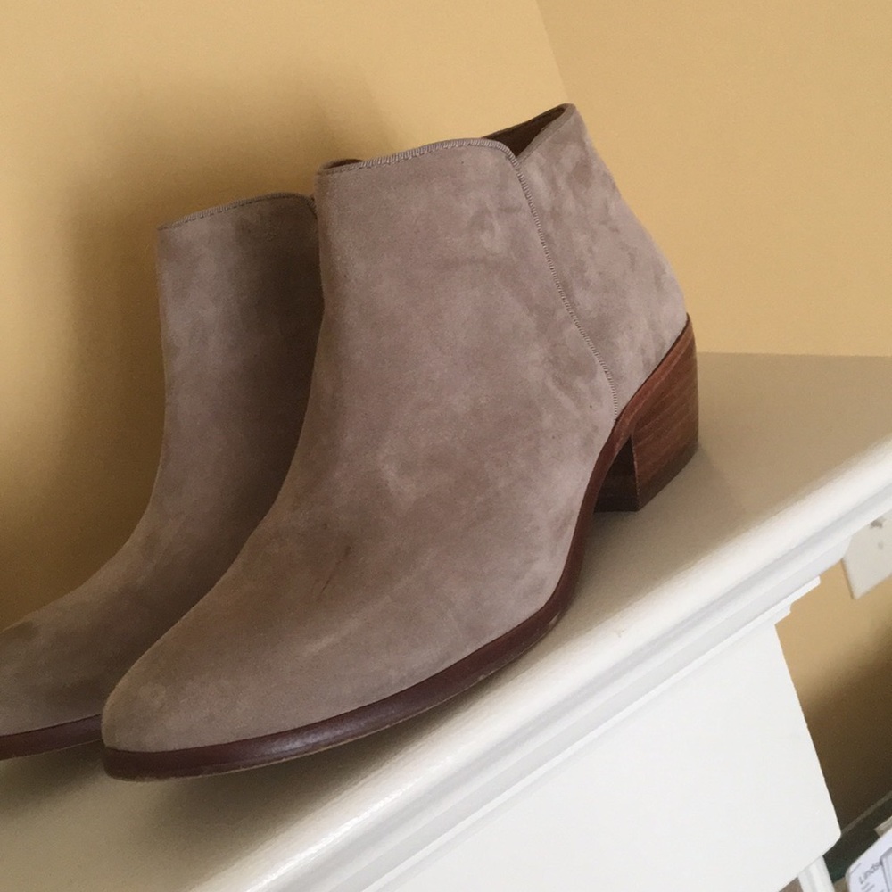 Worn 3 times beautiful booties! Great color!