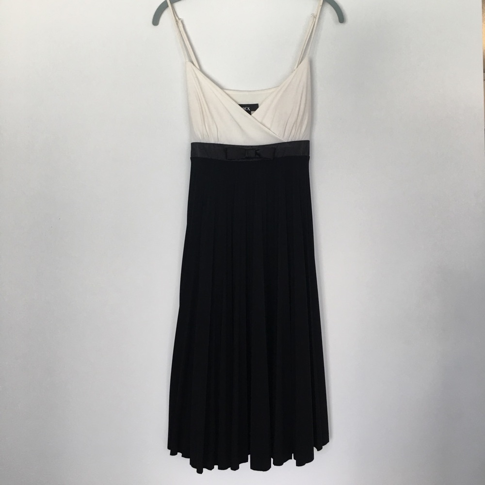 Empire pleated black/cream dress bow front & tie